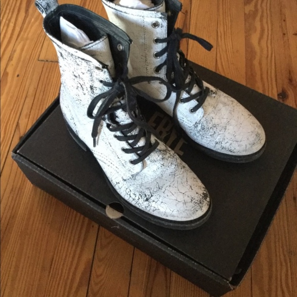Crackled white Veronica combat boots FRYE